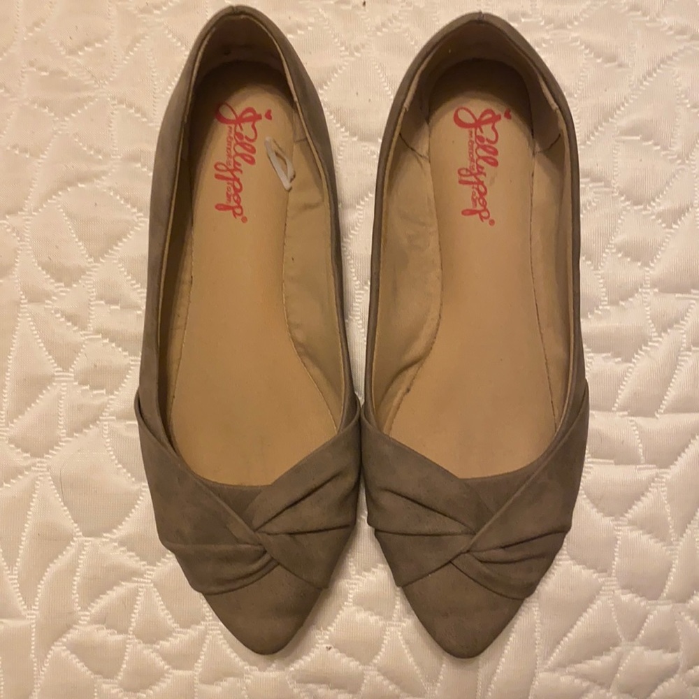 Jellypop Flat shoes with inside cushion. Size 7.5. Dark taupe. Almost new.